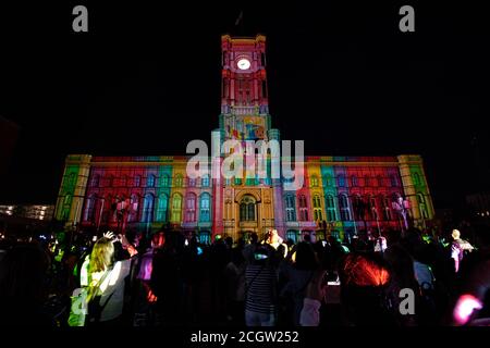 Berlin, Deutschland. September 2020. Im Beisein des regierenden Bürgermeisters Müller (SPD) wurde am Abend die neue Imagekampagne der Stadt im roten Rathaus präsentiert. Statt "Be Berlin" heißt es künftig "Wir sind ein Berlin". Quelle: Paul Zinken/dpa-Zentralbild/dpa/Alamy Live News Stockfoto