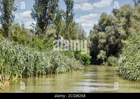 Donau Biosphärenreservat Belgorodske Fluss Sommerlandschaft in Vilkove, Ukraine. In der Nähe des Schwarzen Meeres und des Donaudeltas. Stockfoto