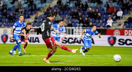 ZWOLLE, PEC Zwolle - Feyenoord, 12-09-2020, Fußball, Niederländische Eredivisie, Saison 2020-2021, Mac3Park Stadium, Feyenoord-Spieler Steven Berghuis (M) erzielt 0-2 Punkte von einer Strafe Credit: Pro Shots/Alamy Live News Stockfoto