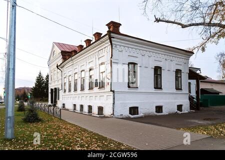 Das architektonische Denkmal Wohngebäude von Makarov im 19. Jahrhundert erbaut steht im historischen Zentrum der Stadt. Stockfoto