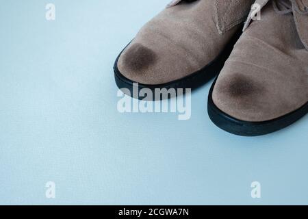 Nahaufnahme Fleck auf Wildlederschuhen Stockfoto