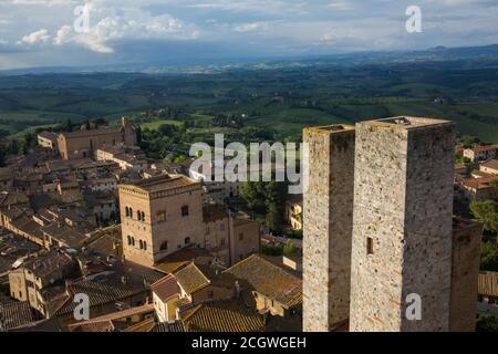 Blick auf San Gimignano, eine mittelalterliche Hügelstadt in der Toskana in Italien Stockfoto
