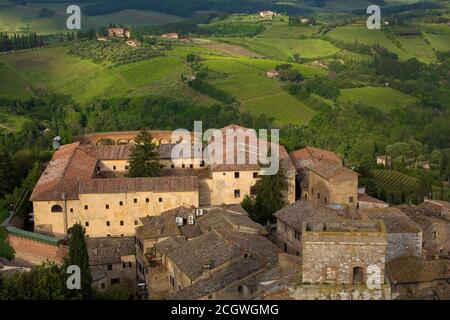 Blick auf San Gimignano, eine mittelalterliche Hügelstadt in der Toskana in Italien Stockfoto