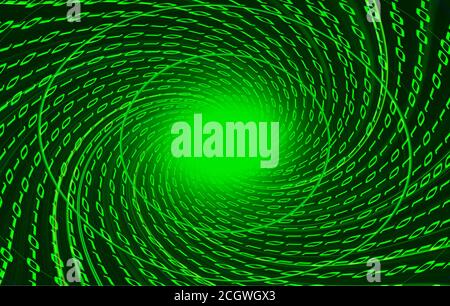 Digitaler Binärdatentunnel und Binärcode-Streaming auf schwarzem Hintergrund. Stockfoto