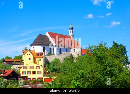 Franziskanerkloster St. Stephan in Füssen Bayern Deutschland. Franziskanerkloster aus dem 17. Jahrhundert Stockfoto