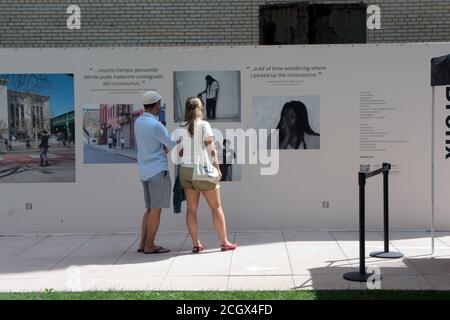 New York, NY, USA. September 2020. Die New York Historical Society Library & Museum wird mit einer dreitägigen Wochenend-Eröffnung wiedereröffnet, die die Resilienz der New Yorker mit mehreren Ausstellungen wie „Hope Wanted: New York City under Quarantine' fotografiert von Kay Hickman und kuratiert von dem Autor Kevin Powell, der die fünf Bezirke und ihre Bewohner während der Blütezeit von Covid-19 am 12. September 2020 in New York City dokumentiert. Kredit: Mpi43/Media Punch/Alamy Live Nachrichten Stockfoto