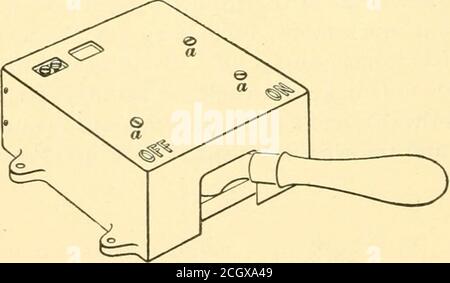 . Ein Lehrbuch über elektrische Beleuchtung und Eisenbahnen. Internationale Fernschulen, Scranton, Pa. V. 1-3, 5 . omake dieses Gerät nutzlos für das Abwerfen der Macht. Manchmal wird ein Controller geerdet oder kurzgeschlossen, und der daraus resultierende Stromfluss durch ihn ist so groß, dass der Controller ihn nicht brechen kann; Auch hier ist manchmal das Problem mit dem Controller oder einem anderen Gerät so, dass es sehr bequem ist, den Controller auf die erste oder zweite Notch setzen und starten, laufen, und stoppen Sie das Auto mit Hilfe der Umschalter. Dieser Schalter wird auch verwendet, um vollständig cutdie Verdrahtung und alle Th Stockfoto