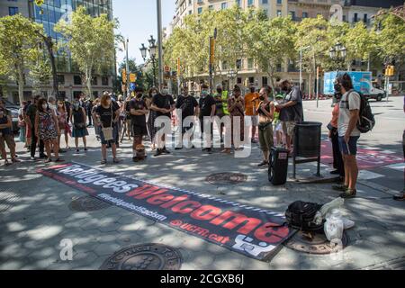 Barcelona, Spanien. September 2020. Eine Protestkundgebung während der Demonstration.EINE Flüchtlingsschutzgruppe protestiert solidarisch mit dem in Moria, Griechenland, angezündet Flüchtlingslager, in dem mehr als 13,000 Asylsuchende geflohen sind. Kredit: SOPA Images Limited/Alamy Live Nachrichten Stockfoto