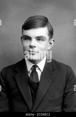 1930 Ca., GROSSBRITANNIEN: Der britische Mathematikhistoriker ALAN Mathison TURING (* 1912; † 1954) als junger Junge, Erfinder der Decodermaschine für DEN ENIGMA-CODE während des zweiten Weltkriegs, als Nazi-U-Boot Großbritannien blockierte. - COMPUTER - KRIEGSHELDEN - EROE DI GUERRA - MATEMATICO - MATEMATICA - INTELLIGENZA ARTIFICIALE - LGBT-OPFER - HOMOSEXUELL - HOMOSEXUALITÄT - Omosesuale - omosessualità - Porträt - Ritratto - Krawatte - Krawatte - Colletto - celebrità da giovane giovani ragazzo - Berühmtheiten Wann war jung --- Archivio GBB Stockfoto