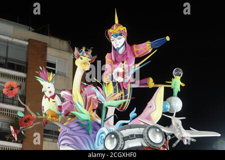 Teilweise komplette Ninots für Las Fallas 2020 vor dem Abbau nach Absage des Festivals wegen Covid-19 Stockfoto