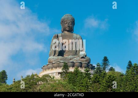 Lantau Island, Hong Kong - Tian Tan Buddha im Po Lin Kloster in Lantau Island, Hong Kong. Ein berühmter Touristenort. Stockfoto