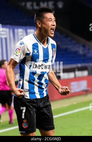 Barcelona, Spanien. September 2020. Wu Lei von RCD Espanyol feiert das Tor beim Fußballspiel La Liga Smartbank 2020-2021 zwischen RCD Espanyol und Albacete in Barcelona, Spanien, 12. September 2020. RCD Espanyol gewann 3:0. Quelle: Joan Gosa/Xinhua/Alamy Live News Stockfoto