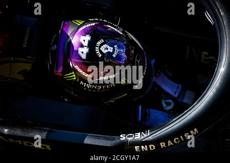 44 HAMILTON Lewis (gbr), Mercedes AMG F1 GP W11 Hybrid EQ Power+, Action-Helm, Kasque, während der Formel 1 Pirelli Gran Premio della Toscana Ferrar Stockfoto