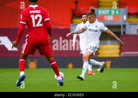 Leeds United Mittelfeldspieler Kalvin Phillips (23) in Aktion während der Englische Meisterschaft Premier League Fußballspiel zwischen Liverpool und Leeds Vereinigen Stockfoto