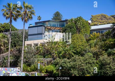 Großes luxuriöses freistehendes australisches Haus und Gärten in Palm Beach, Sydney, Australien Stockfoto