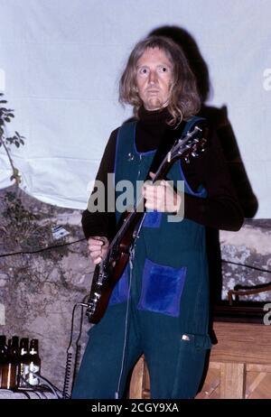 Daevid Allen bei einer Jam-Session in der Stadt Deia, wo sie 1979 wohnten. Mallorca. Spanien Stockfoto