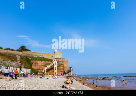 Jacobs Ladder, Holztreppe, die vom Strand zu Connaught Gardens in Sidmouth führt, einer Küstenstadt in Devon, die zum Weltkulturerbe der Jurassic Coast gehört Stockfoto