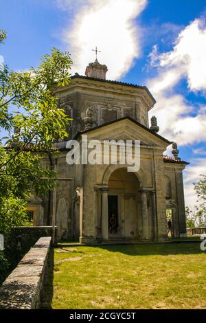 Varese, Lombardei, Italien, Europa. Sacro Monte di Varese (Heiliger Berg von Varese), UNESCO-Weltkulturerbe. Die vierzehnte und letzte Kapelle der Wallfahrt auf dem Aufstieg zum Berg. Stockfoto