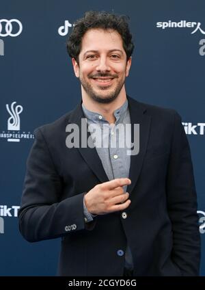 11. September 2020, Berlin: Schauspieler Fahri Yardim bei der Verleihung des Deutschen Schauspielpreises an Spindler und Klatt. Der Preis wird seit 2012 vom Bundesverband der Akteure (BFFS) verliehen. Foto: Jens Kalaene/dpa-Zentralbild/ZB Stockfoto