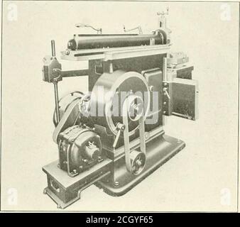 . Eisenbahnmechaniker . Potter & Johnston Universal Shaper. Rückansicht mit Motorantriebsschraube. Das Gewicht dieser Teile wird auf einem Kugelbär-Einzelscheibenantrieb getragen. Wenn Motorantrieb gewünscht ist, ein S-hp.ing um die Hubschraube. Motor mit konstanter Drehzahl wird empfohlen, der Antrieb ist das Getriebe bo.x mit dem Shaper geliefert ist eine Einheit mit dem durch eine geräuschlose Kette. Gewindebohrer mit Schnappverschluss zur genauen Prüfung ASXAP Gewindebohrer zur genauen Prüfung von Nutengewindebohrern werden in Größen von 4 bis 3 Zoll hergestellt und mit Gewindeteilen wurde von der Herr- A Variati entwickelt Stockfoto