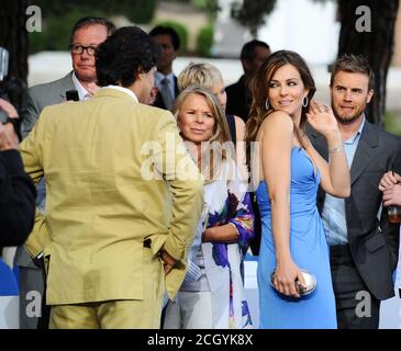 Liz Hurley und ihr Mann Arun Nayar - Gary Barlow steht hinter der Fashion Show in der Amber Lounge, Monaco Grand Prix - 23. Mai 2008 Foto : MARK PAIN Stockfoto