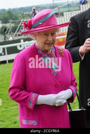 Ihre Majestät Königin Elizabeth II.. Das Derby, Epsom, Surrey, Großbritannien - 07 Jun 2008 BILDNACHWEIS : © MARK PAIN / ALAMY STOCK PHOTO Stockfoto