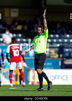 High Wycombe, Großbritannien. September 2020. Schiedsrichter James Linington beim Sky Bet Championship-Spiel zwischen Wycombe Wanderers und Rotherham United am 12. September 2020 im Adams Park, High Wycombe, England. Foto von Liam McAvoy. Kredit: Prime Media Images/Alamy Live Nachrichten Stockfoto