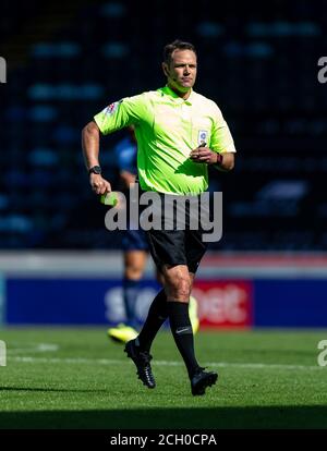 High Wycombe, Großbritannien. September 2020. Schiedsrichter James Linington beim Sky Bet Championship-Spiel zwischen Wycombe Wanderers und Rotherham United am 12. September 2020 im Adams Park, High Wycombe, England. Foto von Liam McAvoy. Kredit: Prime Media Images/Alamy Live Nachrichten Stockfoto