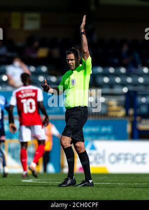 High Wycombe, Großbritannien. September 2020. Schiedsrichter James Linington beim Sky Bet Championship-Spiel zwischen Wycombe Wanderers und Rotherham United am 12. September 2020 im Adams Park, High Wycombe, England. Foto von Liam McAvoy. Kredit: Prime Media Images/Alamy Live Nachrichten Stockfoto