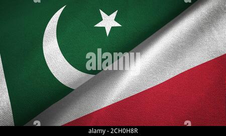 Pakistan und Polen zwei Flaggen Textiltuch, Stoff Textur Stockfoto