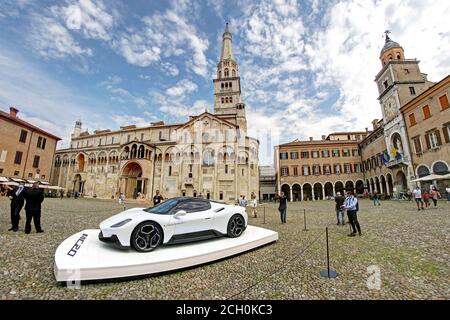 MODENA - ITALIEN - 10. September 2020 - Öffentliche Präsentation des neuen Maserati MC20 auf der Piazza Grande Stockfoto