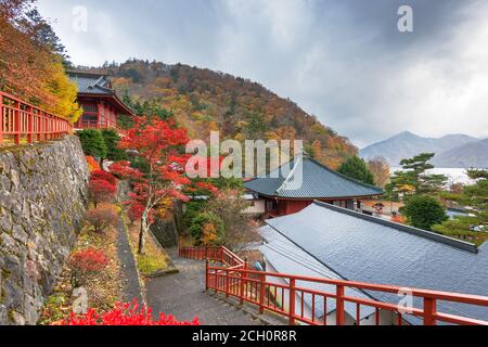 Nikko, Japan betrachtet im Herbst von Chuzen-Ji-Tempel-Komplex. Stockfoto