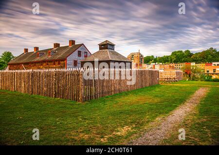 Augusta, Maine, USA im historischen Fort Western am Morgen. Stockfoto