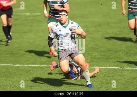 LEICESTER, ENGLAND. 13. SEPTEMBER 2020 Emmanuel Iyogun von Northampton Saints Versuchen Sie die Konvertierung während des Gallagher Premiership-Spiels zwischen Leicester Tigers und Northampton Saints in der Welford Road, Leicester am Sonntag, 13. September 2020. (Kredit: Leila Coker, MI News) Kredit: MI Nachrichten & Sport /Alamy Live Nachrichten Stockfoto