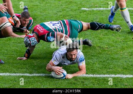 LEICESTER, ENGLAND. 13. SEPTEMBER 2020 Henry Taylor von Northampton Saints erzielt Northampto Saints Final try während des Gallagher Premiership-Matches zwischen Leicester Tigers und Northampton Saints in der Welford Road, Leicester am Sonntag, 13. September 2020. (Kredit: Leila Coker, MI News) Kredit: MI Nachrichten & Sport /Alamy Live Nachrichten Stockfoto