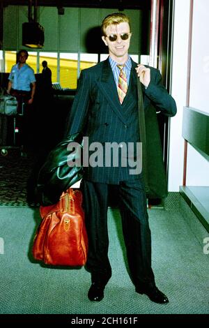 Rock and Roll Legende David Bowie bei Ankunft in London Heathrow Flughafen Stockfoto