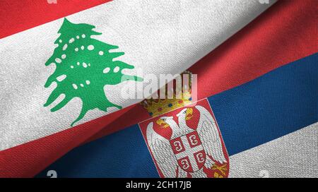 Libanon und Serbien zwei Flaggen Textiltuch, Stoff Textur Stockfoto