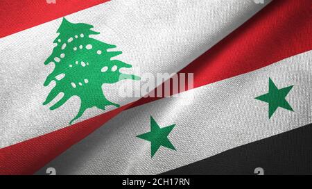 Libanon und Syrien zwei Flaggen Textiltuch, Stoff Textur Stockfoto