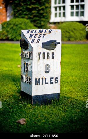 Milepost, Sutton The Forest, North Yorkshire, England Stockfoto