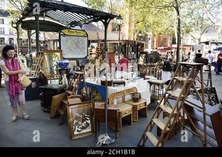 Flohmarkt - Place des Abbesses - Paris 18. - Frankreich Stockfoto