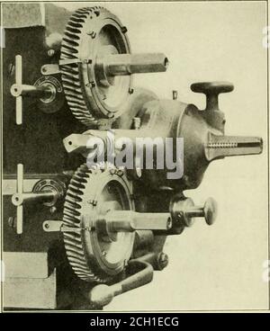 . Amerikanischer Ingenieur und Eisenbahnjournal . vonZahnrädern oder Mechanismus durch unvorsichtiges Handling der Köpfe. Die Maschine wird am gründlichsten mit Informationsmesswerten für den Bediener versehen. Eine genau abgestufte Skala ist an der Hauptturmrutsche angebracht, und eine ähnliche Skala ist Teil der Querschienenfläche. Eine Dichtung; ist auch 10 der Werkzeugschlitten des Seitenkopfes angebracht; diese Skalen Nachweis von Material als Stanz in der Einstellung von Werkzeugen. Index Dials accuratelv gradu- 233 AMERICAN ENGINEER AND RAILROAD JOURNAL Juni, 1911. In thoiisancltli? Von einem Zoll vormontiert auf den Vorschubstangen sowohl Haupt- als auch si Stockfoto