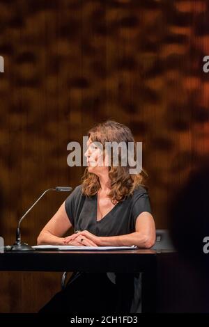 Schauspielerin Iris Berben liest Roger Willemsen WER WIR WAREN, Pianistin Olena Kushpler, Klarinettist Pablo Barragán, FESTIVAL Harbour Front SoundsHa Stockfoto