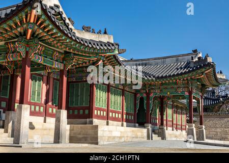 Die Huijeongdang Halle im Changdeokgung Palast in Seoul, Südkorea. Das Gebäude war die private Residenz für den König, der nach dem Abbrand im Jahr 1917 wieder aufgebaut und später als Konferenzzentrum genutzt wurde. Stockfoto