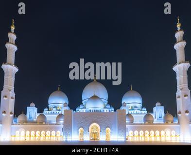 Scheich Zayed große Moschee bei Nacht, Abu-Dhabi, VAE Stockfoto
