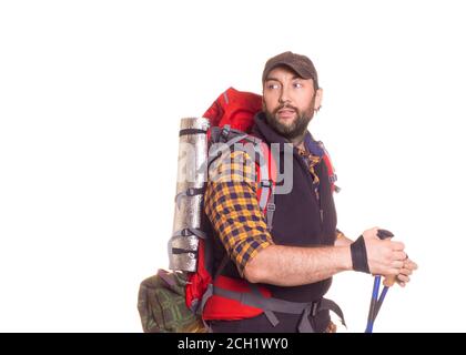 Schöner Reisender mittleren Alters mit Rucksack isoliert auf weiß. Aktives Lifestyle-Konzept. Stockfoto