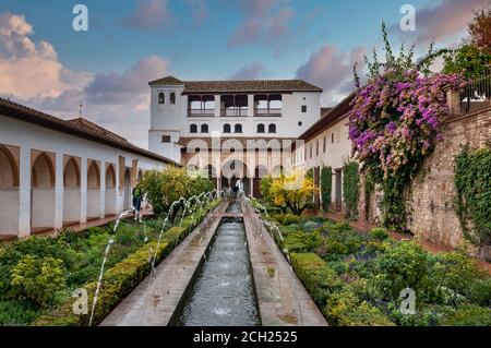 Das Gericht von La Acequia im Palacio de Generalife in Granada, Andalusien, Spanien Stockfoto