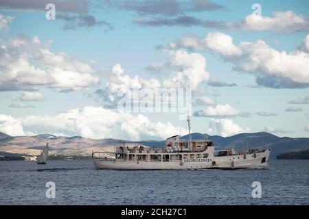 Vodice, Kroatien - 1. September 2020: Das kleine Schiff Tijat von Jadrolinija an der Adria fährt täglich zwischen Sibenik und Vodice, mit wenigen Haltestellen Stockfoto