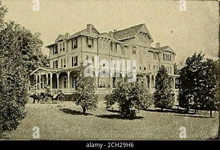 . Baltimore & Ohio Resorts und Quellen, Sommer 1905 . h jeder konzipiert moderngerät für den Komfort seiner Gäste. Nichts wird weggelassen, was neces.sary zum Geschmack des fas-lästigen Menschen, notwith.Standing seine Isolation auf dem Gipfel eines Berges ist. Es ist eine Stadt für sich, mit eigenen Gas-und Elektroanlagen und Wasser ssteni zur Verfügung gestellt. Die Näh- und Sanitäranordnungen sind das Beste, was modernengineering erreichen kann. Es gibt viele Leute, die ihre Stadthäuser verlassen und Resorts besuchen möchten, aber nicht den Wunsch haben, ein Hotel zu leben. Für diese Personen gibt es entzückenden Stockfoto