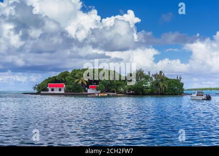 Eine kleine Insel vor der Küste bei Pointe des Regates in Mahebourg, Grand Port, Mauritius Stockfoto