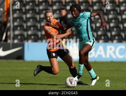 London, Großbritannien. September 2020. Rinsola Babajide von Liverpool Women kämpft mit Olivia Smith von London Bees während des FA Women's Championship Matches London Bees gegen Liverpool Women um den Besitz. Jacques Feeney/SPP Kredit: SPP Sport Pressefoto. /Alamy Live Nachrichten Stockfoto